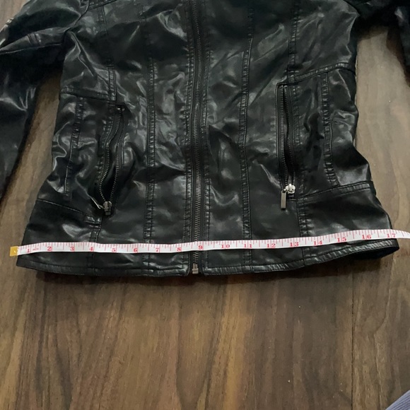 Black Max Studio Leather Jacket with Zipper Detail - Picture 14 of 15